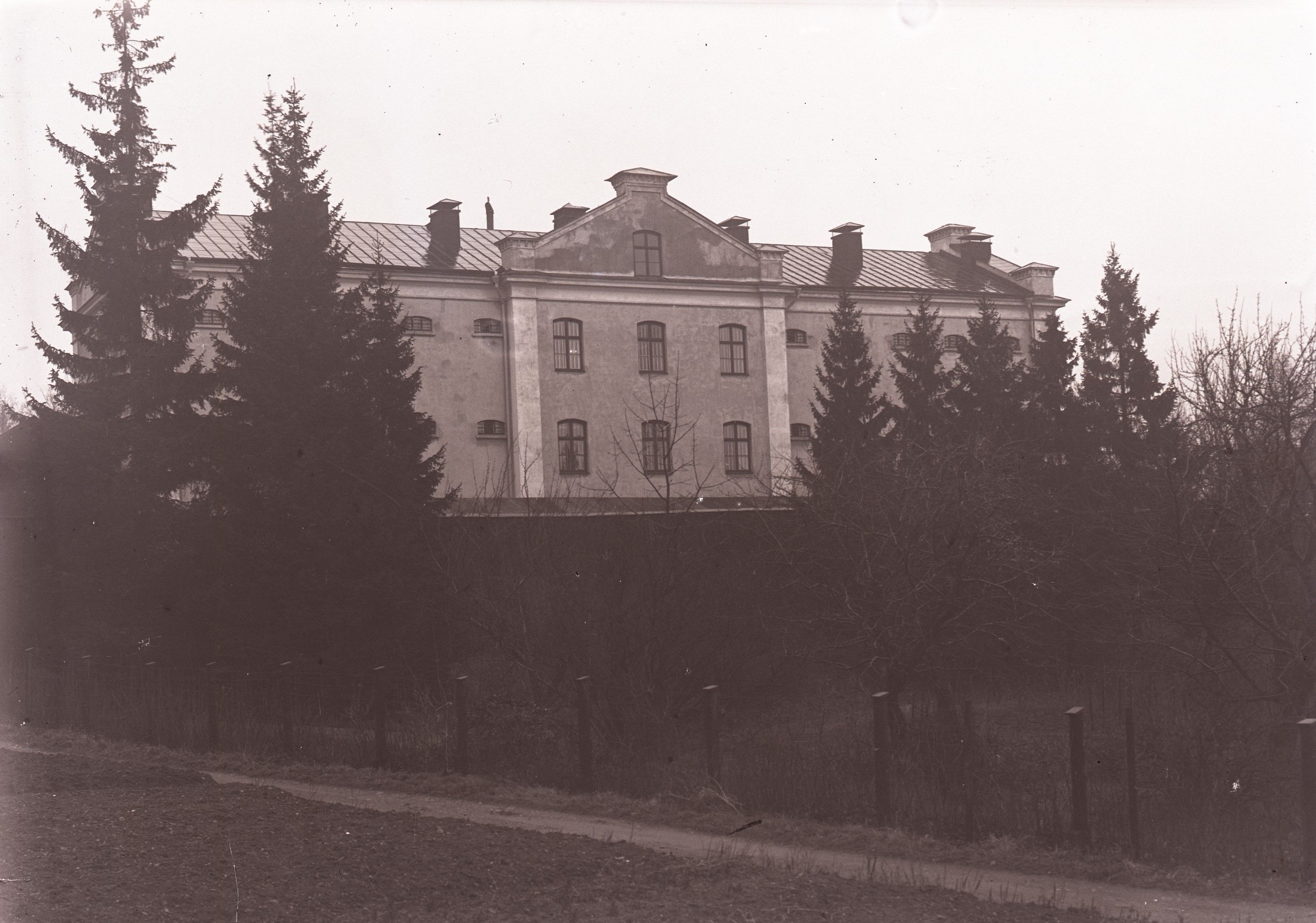 En fängelsebyggnad.