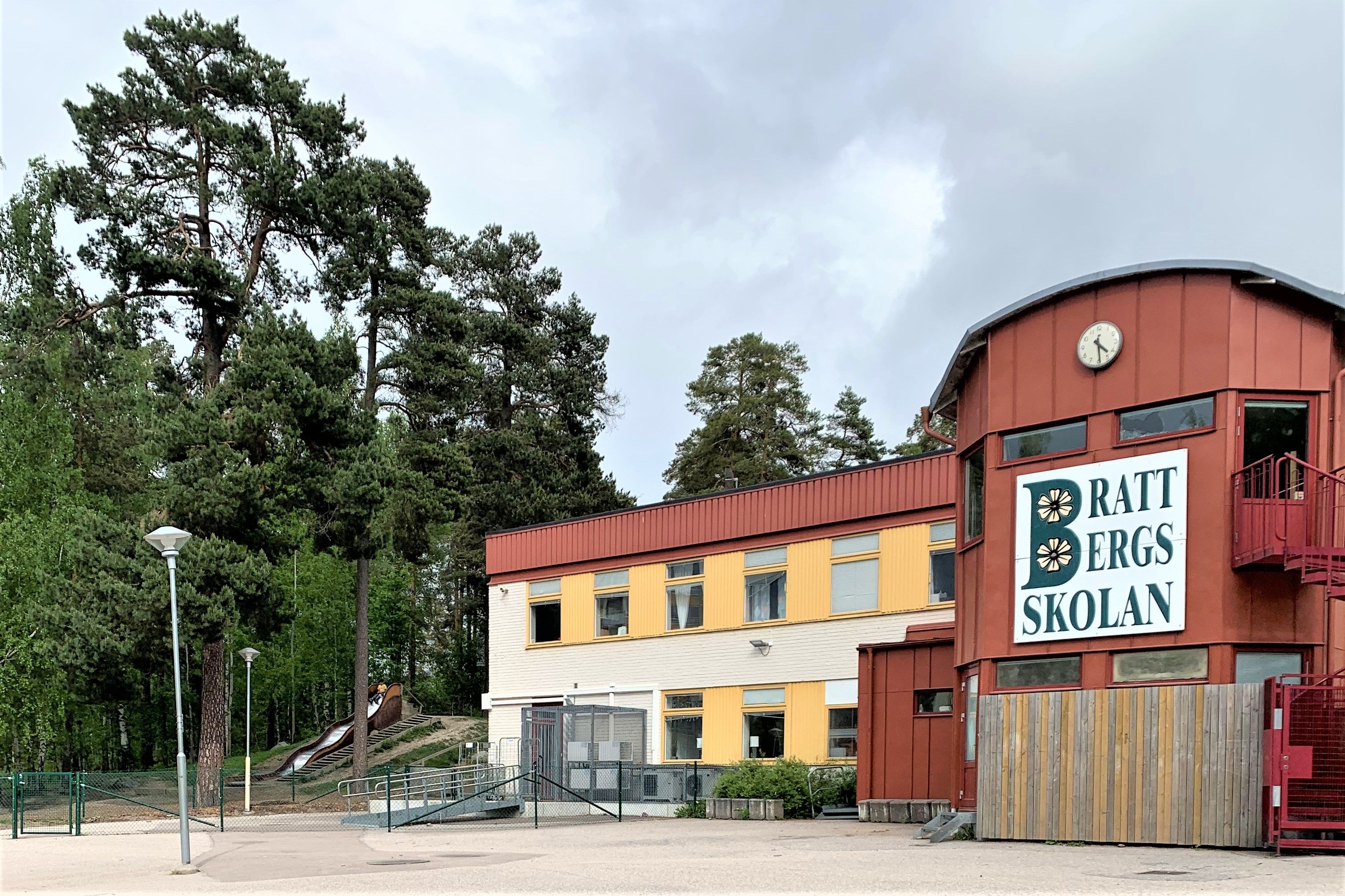 En skolbyggnad.